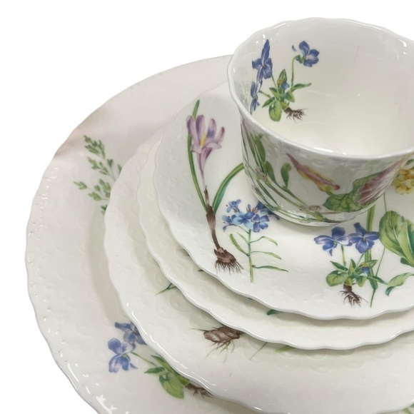 Vintage Floral Medley collection by Mikasa
 5 Piece Place Setting - Picture 5 of 9